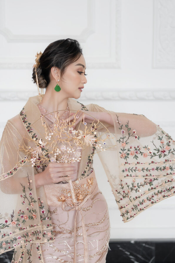 CHN-202200002-Peacock-Gems-Art-Fan-Gold-2