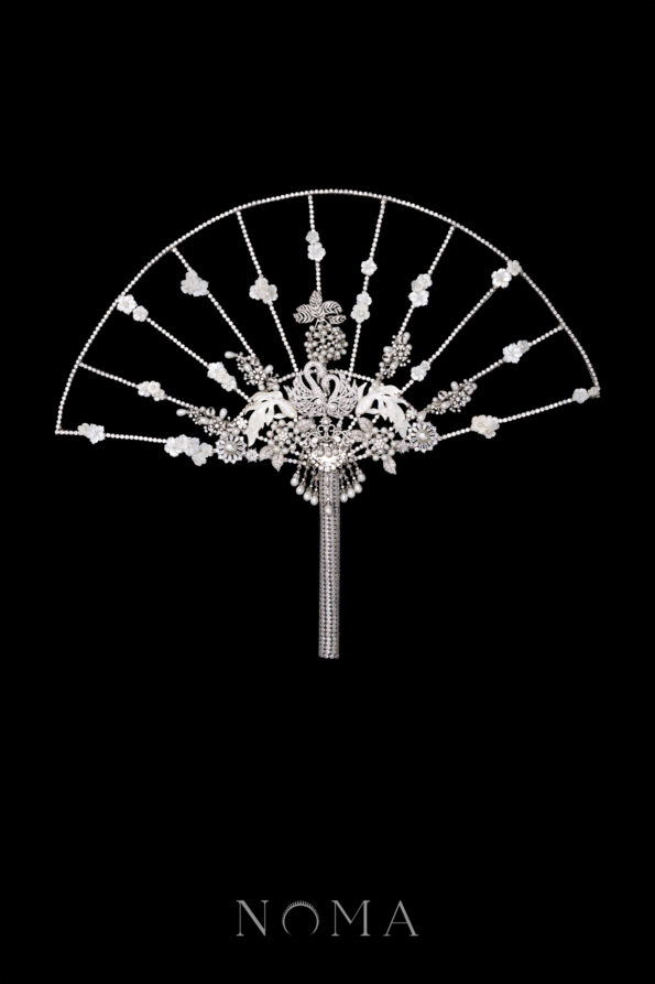 CHN-202400160-Flora-et-Perle-Koi-Fan-White-Gold