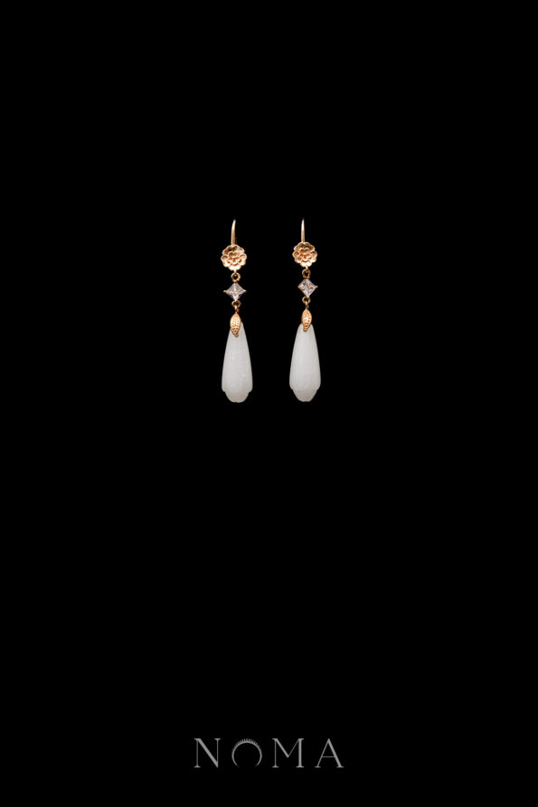 CHN-202400278-Clover-Bloom-Pear-Bud-Jade-Earrings-Gold-White-Jade