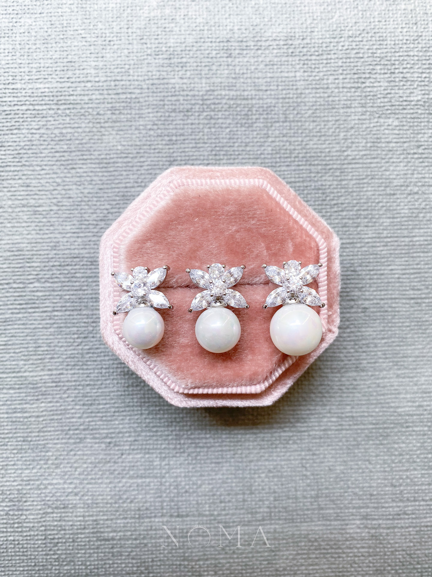 Belle Earrings - Rhodium White Gold, White Pearl (Needle)