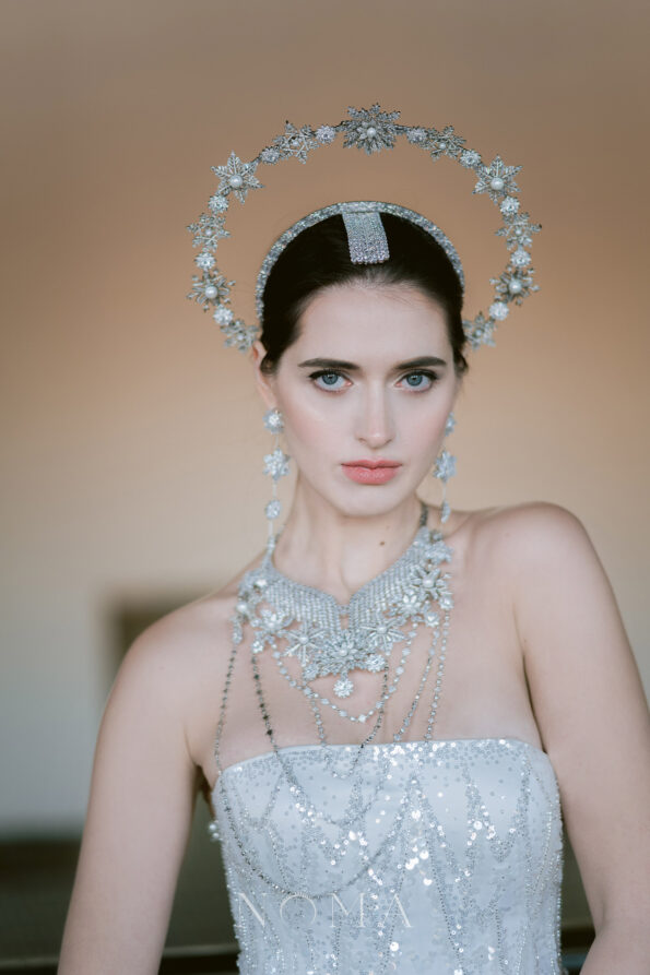 HMC-202300001-Shining-Snowflakes-Vaganza-Crown-Rhodium-White-Gold-White-Pearl-1