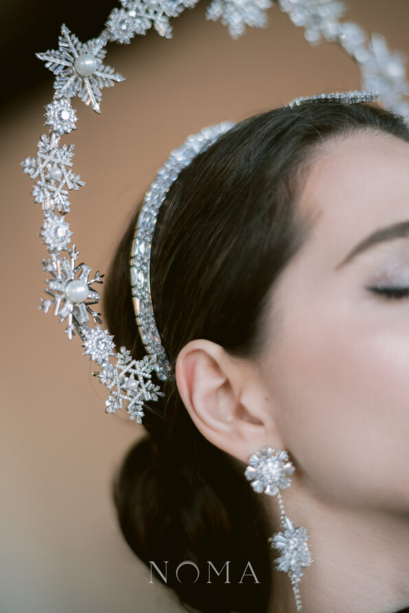 HMC-202300001-Shining-Snowflakes-Vaganza-Crown-Rhodium-White-Gold-White-Pearl-2