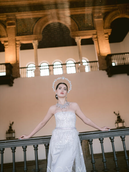 Shining Snowflakes Vaganza Crown - Rhodium White Gold, White Pearl