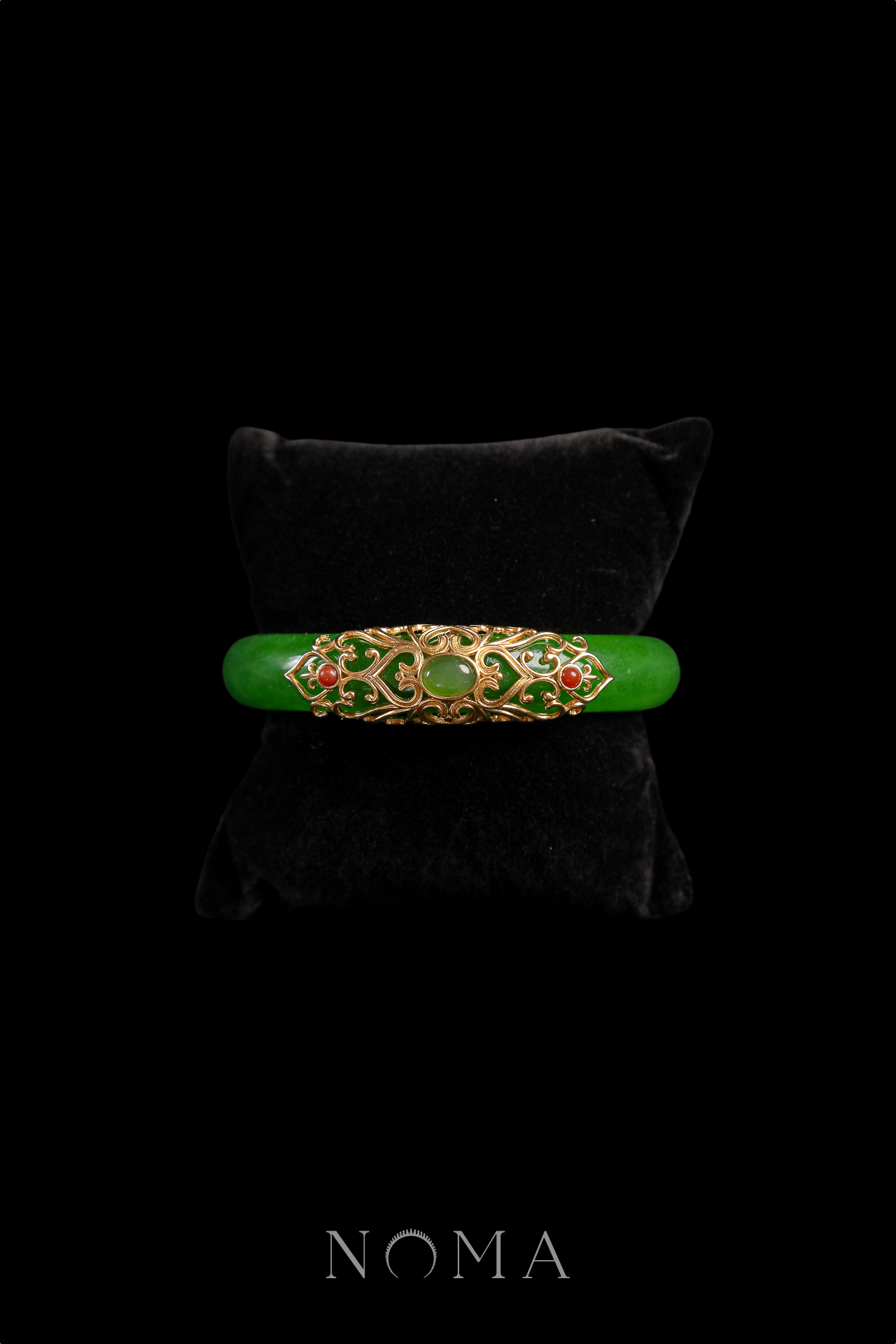 Half Clover Ornamental Jade Bangle - Doff Gold, Jade