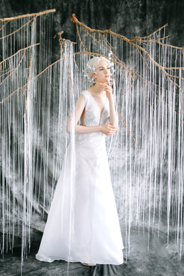 HMV-202100028-Light-Feathers-Earpiece-Set-White-Silver-2-pcs-1