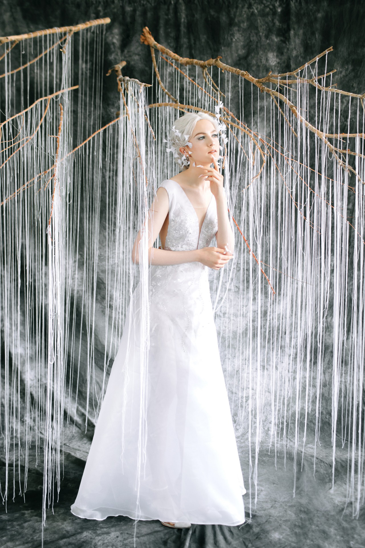 HMV-202100028-Light-Feathers-Earpiece-Set-White-Silver-2-pcs