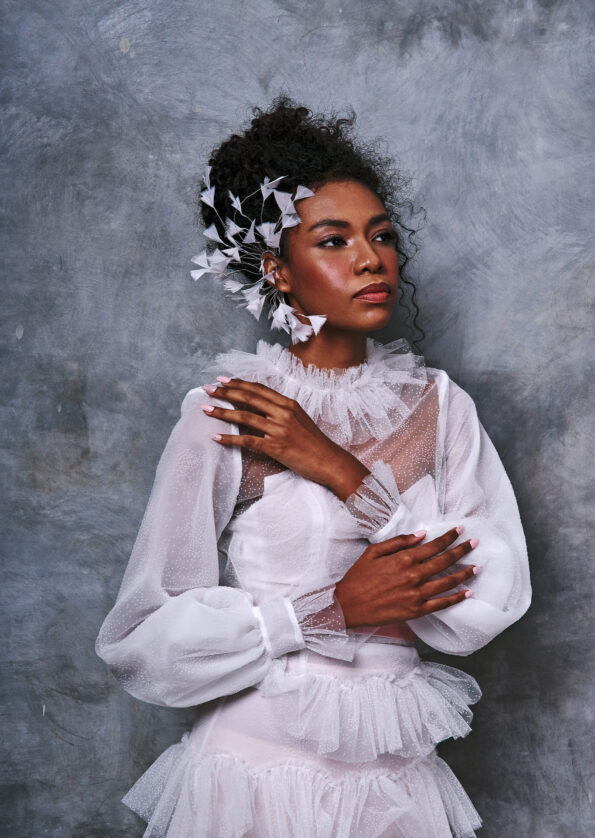 HMV-202100028-Light-Feathers-Earpiece-Set-White-Silver-2-pcs-3