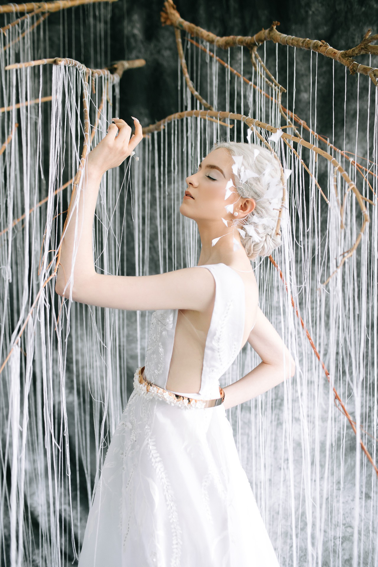 HMV-202100028-Light-Feathers-Earpiece-Set-White-Silver-2-pcs