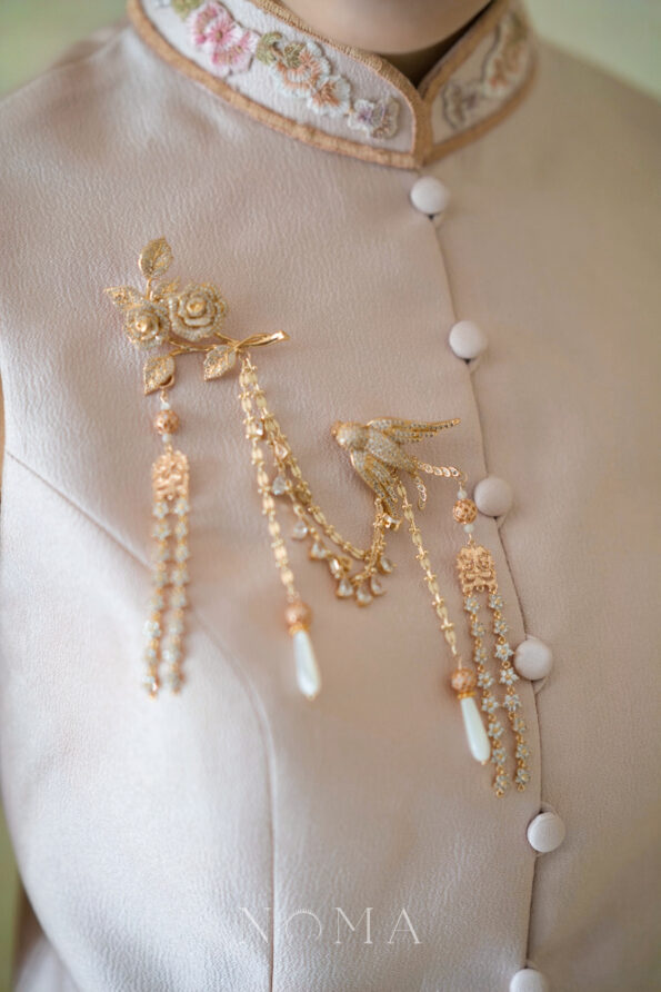 CHN-202600014-Lunar-Golden-Rose-Swallow-Chain-Brooch-18k-Yellow-Gold