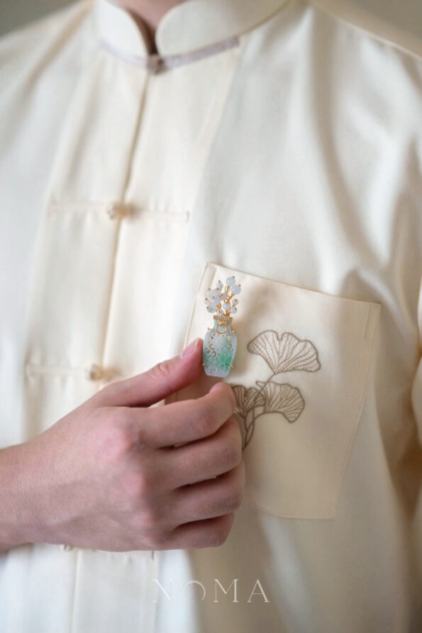 JJW-202600002-Art-Deco-Simple-Vase-Jade-Brooch-18k-Yellow-Gold-Light-Jade